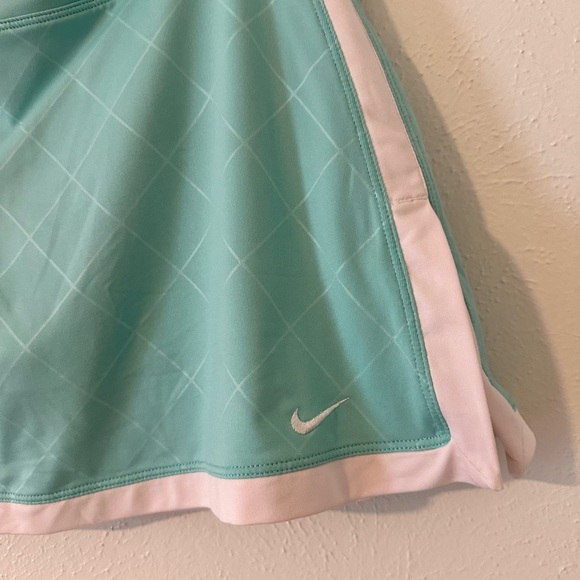Nike turquoise and white golf/tennis skort - Picture 5 of 8